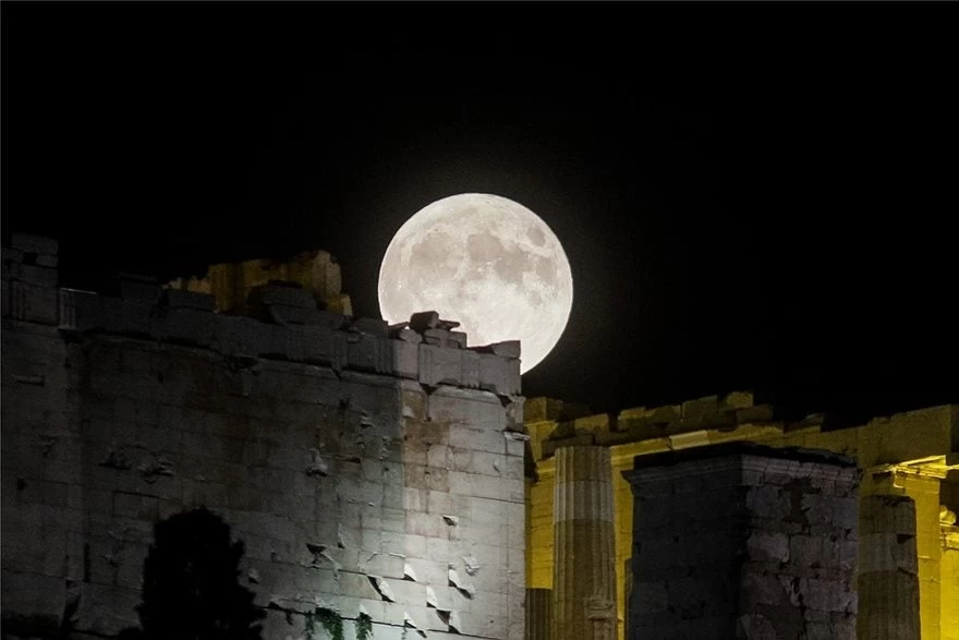 Καθηλωτική η Πανσέληνος του Αυγούστου από Ακρόπολη, Σούνιο, Παλαμήδι και Αρχαία Κόρινθο (εικόνες)